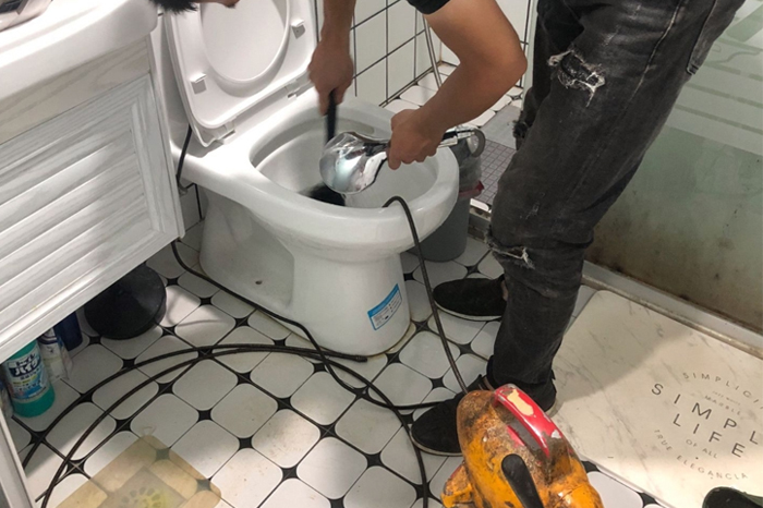 吕梁马桶堵塞自己疏通还是找师傅?专业上门服务让你省时更省心